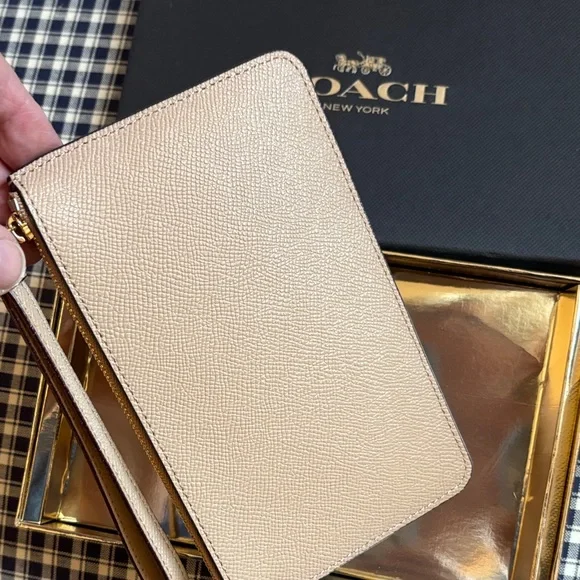 Coach Gold Glitter Wristlet - Picture 5 of 7